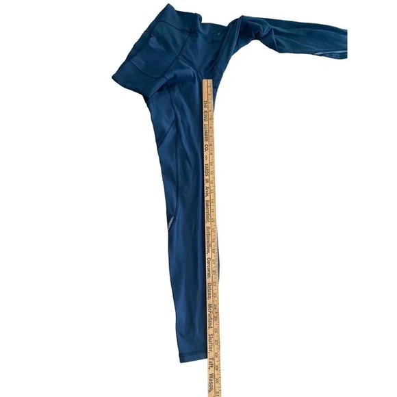 Lululemon Women's Blue Zipper Pocket Capri Legging Size 4 - Picture 4 of 4